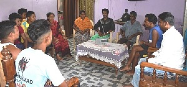 नारायणपुर : ग्रामीणों ने मासिक रेडियोवार्ता लोकवाणी की 22वीं कड़ी को बड़े ही उत्साह और उमंग के साथ सुना मुख्यमंत्री ने कुरूषनार के किसान सत्नारायण से की बात मसाहती सर्वे प्रारंभ कराने पर ग्रामीणों ने मुख्यमंत्री का जताया आभार