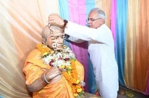 मुख्यमंत्री ने माँ भानेश्वरी मंदिर में की पूजा-अर्चना प्रदेशवासियों की खुशहाली की कामना की