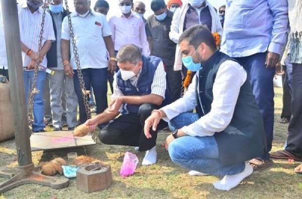 मुख्य सचिव ने धान तौल कर खरीदी कार्य का किया शुभारंभ