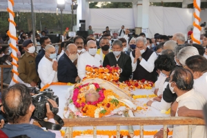 राजकीय सम्मान के साथ अविभाजित मध्यप्रदेश के पूर्व मुख्यमंत्री श्री मोतीलाल वोरा को दी गई अंतिम विदाई