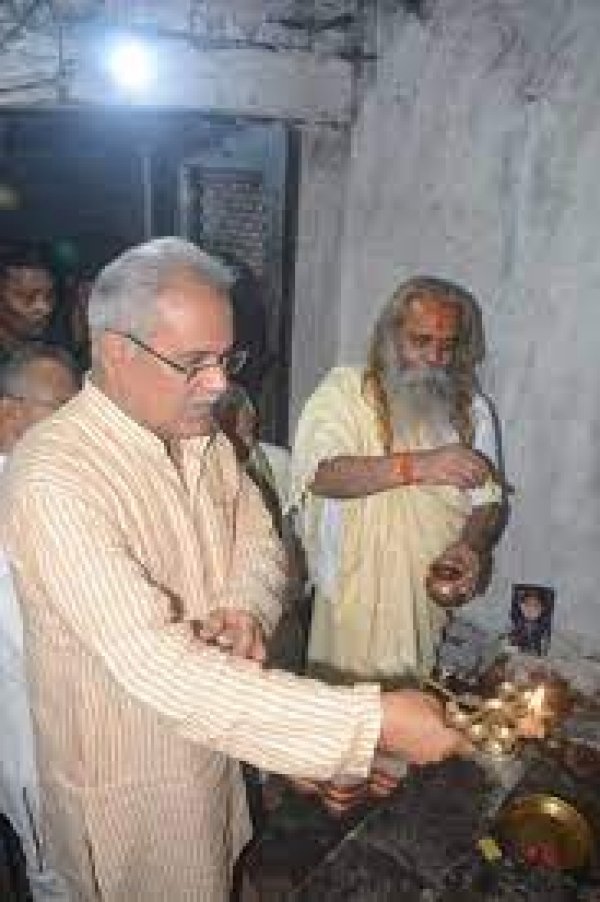 मुख्यमंत्री ने लक्ष्मणेश्वर मंदिर और माता शबरी के मंदिर में प्रदेश की खुशहाली के लिए मांगा आशीर्वाद