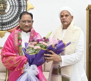 मुख्यमंत्री साय से पं. रविशंकर जी महाराज रावतपुरा सरकार ने की सौजन्य मुलाकात