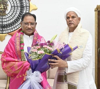 मुख्यमंत्री साय से पं. रविशंकर जी महाराज रावतपुरा सरकार ने की सौजन्य मुलाकात