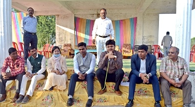 पहली बार किसी कलेक्टर को अपने गांव में देखकर खुश हुए ग्रामीण कलेक्टर और एसपी ने पथरिया विकासखण्ड के ग्राम पेण्ड्री में लगाई चौपाल