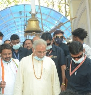 गिरौदपुरी मेला में शामिल हुए मुख्यमंत्री बघेल : गुरु गद्दी एवं जैतखाम की पूजा कर लिया आशीर्वाद