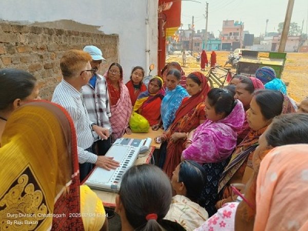 निकाय चुनाव हेतु ईवीएम का वार्डों  प्रदर्शन,लोगो मे दिखा  उत्साह.