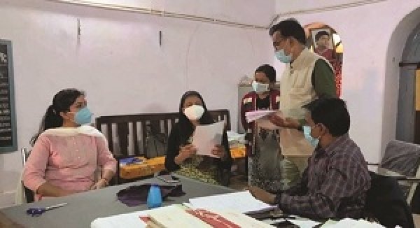 प्रेक्षक सुश्री मोनिका कौड़ो ने जनपद पंचायत कार्यालय खैरागढ़ का किया निरीक्षण