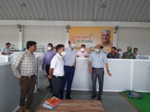 आजीविका केंद्र में मास्क पसंद आया तो खरीद लिया कलेक्टर ने सांकरा स्थित केंद्र में पहुंचे कलेक्टर डॉ सर्वेश्वर नरेंद्र भूरे, जिला पंचायत सीईओ सच्चिदानंद
