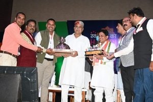 मुख्यमंत्री  भूपेश बघेल के मुख्य आतिथ्य में आज राजधानी रायपुर के एक निजी होटल में स्वच्छता का हैट्रिक महोत्सव का आयोजन हुआ...