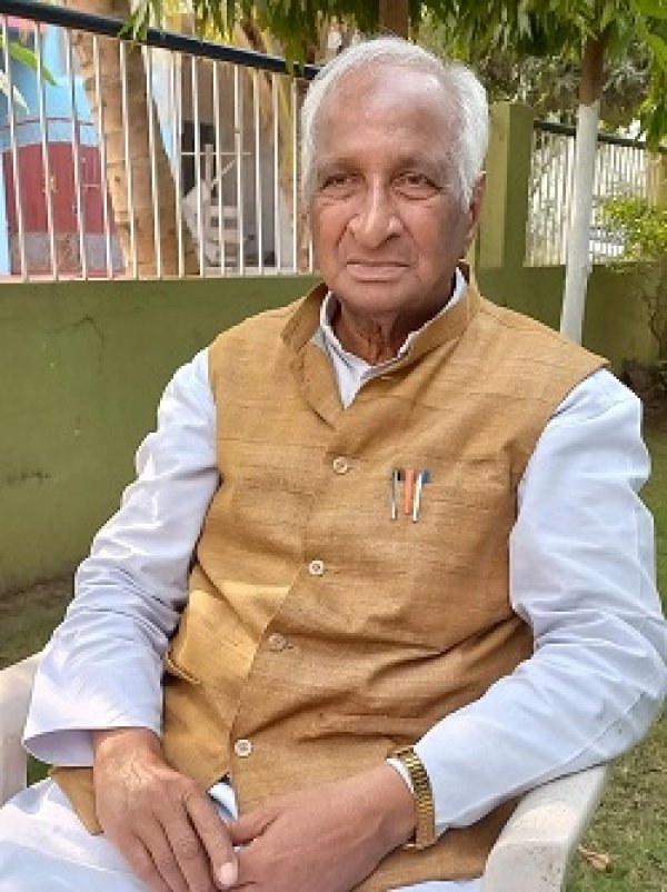 "सुपा बोले तो बोले, चलनी भी बोले जिसमें कई छेद "  मा.सुश्री सरोज पांडेय जी को शोभा नही देता दुर्ग नगर निगम के कार्यप्रणाली पर प्रश्न उठाना : शंकर लाल ताम्रकर