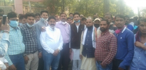 हिंडालको व मजदूरों के बीच चल रहे विवाद का त्रिपक्षी वार्ता के बाद हुआ सुखद पटाक्षेप