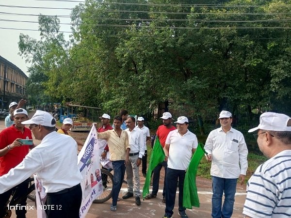 महापौर एवं आयुक्त द्वारा स्वच्छता ही सेवा पखवाड़ा के तहत रविशंकर स्टेडियम से स्वच्छ साइक्लोथान एवं मैराथन को हरी झंडी दिखाकर किया रवानगी