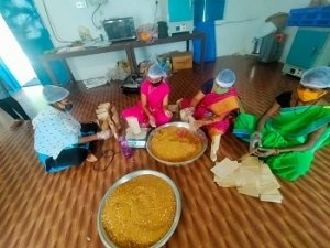 वनांचलों में बसे ग्रामीण आदिवासी जनजातियों के लिए महुवा वृक्ष बना रोजगार का साधन