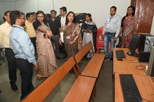 लोकसभा निर्वाचन 2024 :मतगणना स्थल की तैयारी का ऑब्जर्वरों ने किया निरीक्षण