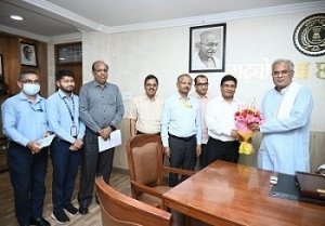 मुख्यमंत्री  से छत्तीसगढ़ चेम्बर ऑफ कामर्स एंड इण्डस्ट्रीज के पदाधिकारियों ने की सौजन्य मुलाकात