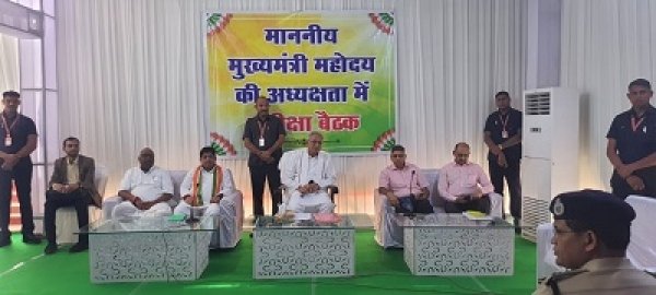 मुख्यमंत्री  भूपेश बघेल ने आज सुबह राजपुर में बलरामपुर-रामानुजगंज जिले के अधिकारियों से जिले की विकास योजनाओं पर चर्चा की...