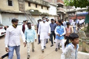 लोग बताते गये समस्या और विधायक निराकरण के लिए देते गये निर्देश