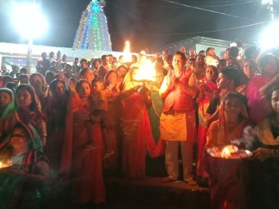 महाष्टमी पर महाआरती से गुंजा नवागढ़, हजारो महिलाओ ने किया गंगाआरती एवं दीपदान