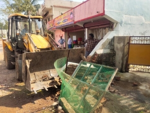 निगम ने हटाया चार स्थानों से अतिक्रमण ,आयुक्त की अपील, शहर को स्वच्छ बनाये रखने में निगम को करें सहयोग-आयुक्त