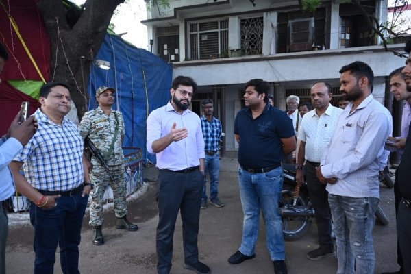 नेहरू नगर चौक से मिनीमाता चौक तक सौंदर्यीकरण कार्य में विलंब, कलेक्टर ने जताई ठेका एजेंसी पर सख्त नाराजगी