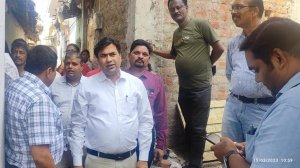 विशेष सफाई अभियान चलाकर एवं घरों के निजी नल कनेक्शन जो पूर्व से नाली के अंदर थे, उन्हें निगम ने ऊपर शिफ्ट किया