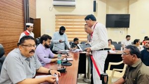 जनदर्शन : दो महीने से रूके हुए वेतन के लिए कलेक्टर से लगाई गुहार