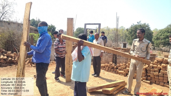 1 लाख मूल्य के सैगोन,बीजा लकडी जब्त। दुगली वन विभाग की कार्यवाही