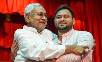 चाचा ने कहा था... मोदी के नामांकन से गायब नीतीश की तबीयत पर तेजस्वी की चुटकी