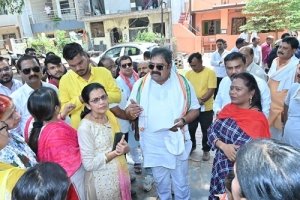 निगम तुहत द्वार महापौर संग गोठ के तहत वैशाली नगर में होंगे कई विकास कार्य, महापौर नीरज पाल ने रखी आधारशिला
