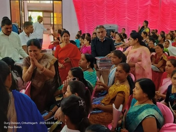 अंतरराष्ट्रीय महिला दिवस पर निगम महिला कर्मचारियों का किया सम्मान