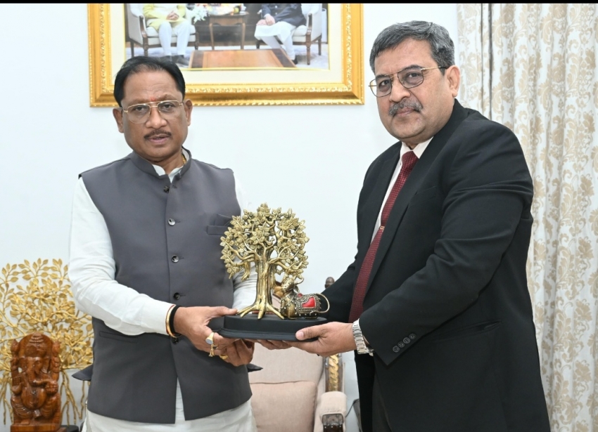 मुख्यमंत्री साय से आईओसीएल के मुख्य महाप्रबंधक ने की सौजन्य मुलाकात