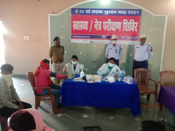 ट्राफिक पुलिस ने किया स्वास्थ्य एवं नेत्र परीक्षण का आयोजन