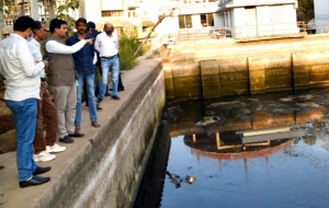 गर्मी की तैयारी में अभी से जुटे धीरज बाकलीवाल , सेटलिंग टैंक सफाई का महापौर ने किया निरीक्षण