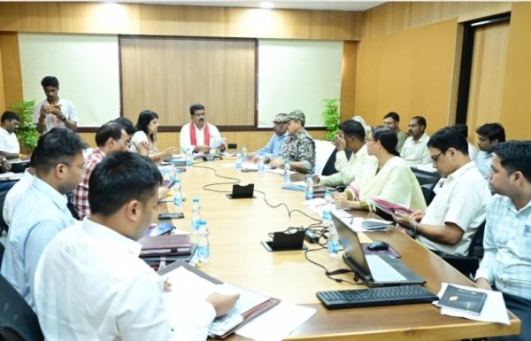 उप मुख्यमंत्री विजय शर्मा ने पुनर्वास एवं नक्सल प्रभावित परिवारों के लिए संचालित योजनाओं की समीक्षा की