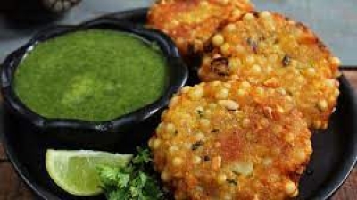 सावन के व्रत में जरूर ट्राई करें साबूदाना वड़ा, नोट करें ये चटपटी Recipe