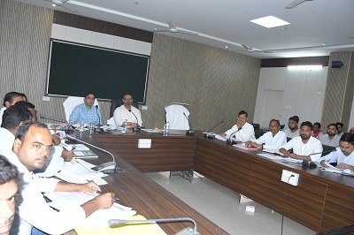 ’पी.एम आवास सहित विभिन्न निर्माण कार्यों को शीघ्र पूरा कर करने दिए निर्देश’