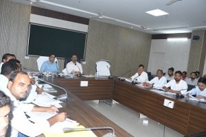 ’पी.एम आवास सहित विभिन्न निर्माण कार्यों को शीघ्र पूरा कर करने दिए निर्देश’