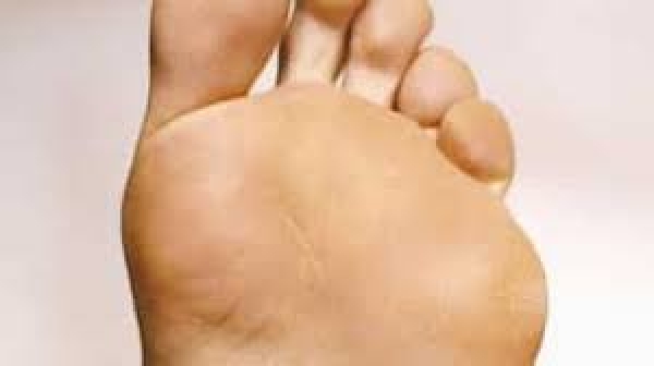 पैरों के तलवे में दर्द हो तो करें ये तीन व्यायाम