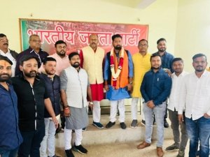भाजयुमो के नवनियुक्त प्रदेश पदाधिकारियों ने भाजपा जिलाध्यक्ष जितेंद्र वर्मा  से की सौजन्य भेंट
