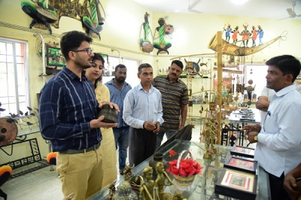 बरसाती मौसम में खाद्य सुरक्षा विभाग द्वारा खाद्य प्रतिष्ठानों की चलित प्रयोगशाला द्वारा हुई जांच