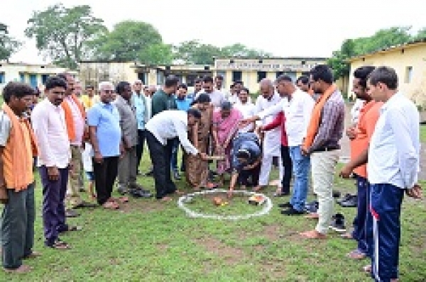 पुराना ढाबा में विकास कार्यो के लिये महापौर ने किया भूमिपूजन