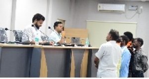 जनदर्शन में कलेक्टर ने क्षेत्रवासियों की सुनी शिकायतें , त्वरित कार्यवाही के दिये निर्देश