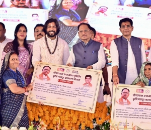 किसानों की खुशियों भरी होली के बाद अब भूमिहीन कृषि श्रमिकों की नवरात्रि भी हुई समृद्ध