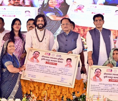 किसानों की खुशियों भरी होली के बाद अब भूमिहीन कृषि श्रमिकों की नवरात्रि भी हुई समृद्ध