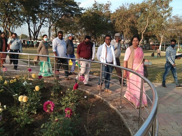 महापौर ने किया आनंद वाटिका का निरीक्षण, प्रभारी मंत्री करेंगे लोकार्पण