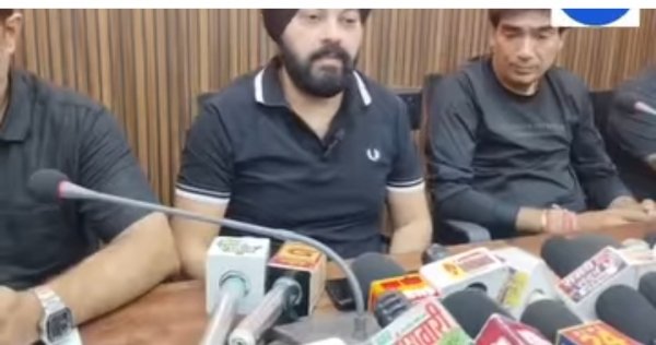 जबरिया चंदाखोरी के खिलाफ बाजार बंद, व्यापारियों ने खोला मोर्चा