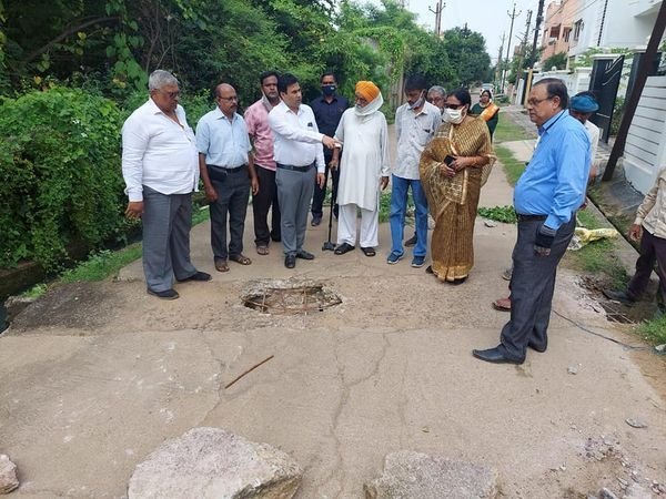 कातुलबोर्ड विधा विहार के सड़क की पुलिया टूटने की सूचना मिलते पहुँचे महापौर बाकलीवाल , तत्काल दिए संधारण के आदेश