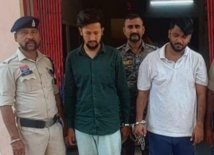 धमतरी पुलिस का नशे के सौदागरों पर बड़ा प्रहार, 2 आरोपी चिट्टा सहित गिरफ्तार- कार, नकदी सहित 2.29 लाख की संपत्ति जब्त, जीरो टॉलरेंस अभियान जारी
