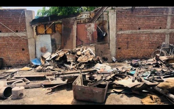 क्या पुलिस प्रशासन के संरक्षण में फल फूल रहा अवैध कबाड़ दुकान.....