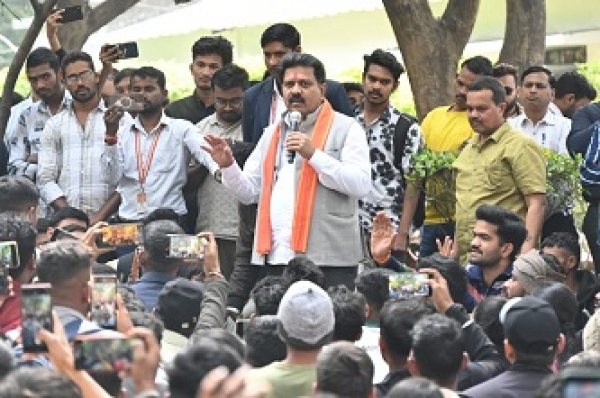 आरक्षक भर्ती में पूर्ण पारदर्शिता: उपमुख्यमंत्री विजय शर्मा ने अभ्यर्थियों से सीधे संवाद कर सभी शंकाओं का किया समाधान